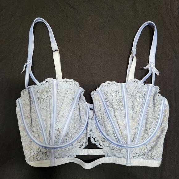 Lace coquette clamshell design bra - Picture 1 of 6